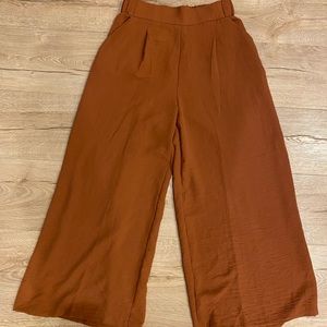 Perfect condition wide leg cropped pants